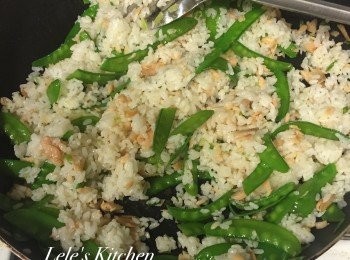 step3: 接著~加入冷飯炒開！
