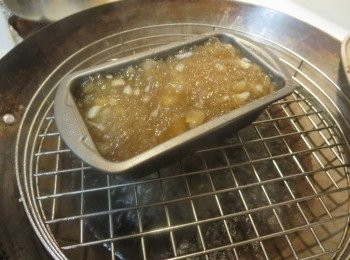 step5: 将冲好的粉浆放入出汽的蒸锅，

蒸制20分钟即可。