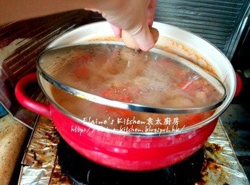 step7: 蓋上蓋用中火先煲20分鐘 , 期間小心滾瀉