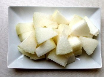 step2: 將冬瓜切塊。