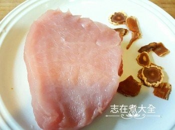 step1: 肉眼及紅蔘片洗乾淨抹乾水份備用