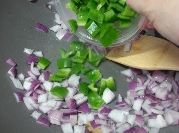 step12: 再加入青椒炒勻