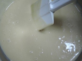 step4: 篩入麵粉、鹽、無鋁泡打粉拌勻