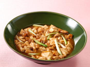 step6: 另用生粉勾芡，加麻油，蔥白，兜勻即成。