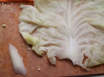 step4: 削走高麗菜突起位置會容易d 捲