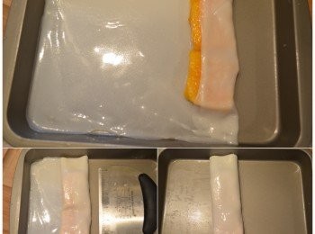 step6: 取兩塊芒果肉放在已凝固的椰汁片上，然後捲成腸粉狀。