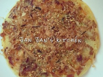 step5: 上碟，鋪上木魚碎及紫菜芝麻。