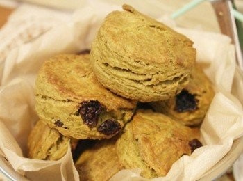 step6: 好可愛的小圓球，司康本身就很討喜即使抹茶是大人口味 ♡