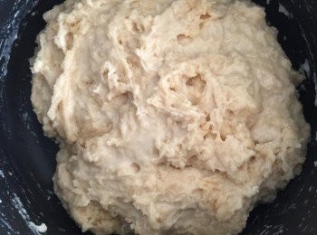 step3: 蓋住在溫曖地方發酵1小時，至麵團兩倍大。