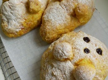 step4: 放入已預熱焗爐以180度焗20分鐘，放涼後<span class="group_3">裝飾</span>即可。