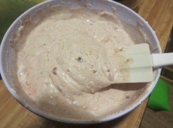 step4: 加入打發好的甜忌廉入红豆糊中拌勻