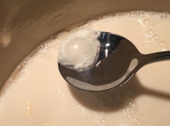 step9: 已做好了！豆花面的氣泡可以在這個時候鏟起，或者在剛撞完未成豆花前鏟起也可以