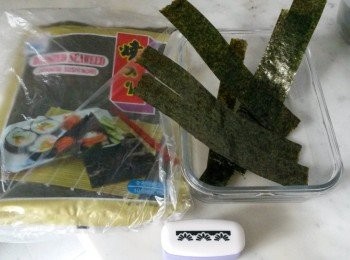 step1: 將紫菜剪成條...