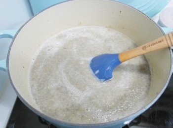 step4: 接著拿起電動攪拌棒或倒入果汁機打成濃湯狀!!!繼續開火再度煮滾!!!