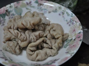 step4: 等到晚餐時間，取出保溫的大腸將湯汁倒掉用清水沖洗一下