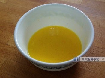 step4: 把<span class="group_3">汁料</span>拌勻。