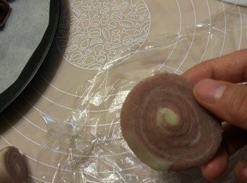 step17: 按扁粉糰,有紋方向做面