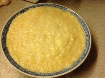 step5: 把粉團倒進碟內，中大火蒸25分鐘