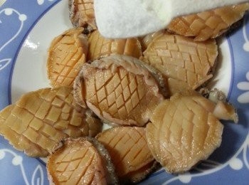 step6: 加半茶匙鹽拌勻略醃