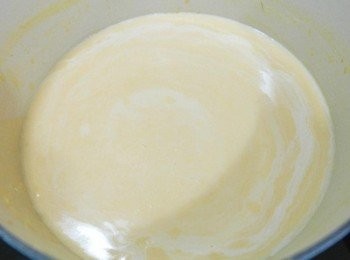 step5: 接著用網子過濾~~這樣湯的口感會更細緻^^ 過濾後開火撒上適量的鹽及黑胡椒調味~~滾了之後就完成啦!!!