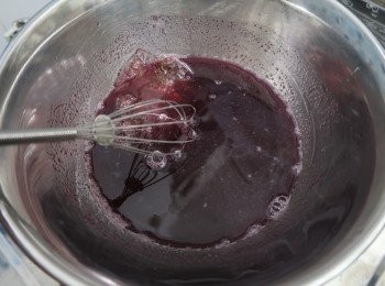 step2: 全有材料煮熱至溶解