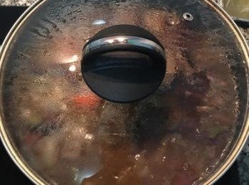 step10: 接著蓋鍋蓋，小火慢燉1小時又30分鐘。