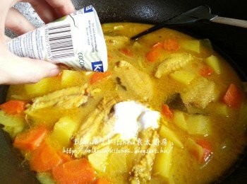 step9: 最後加入椰漿轉用中火煮5分鐘 , 再熄火焗30分鐘