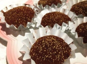 step6: 最後可灑上少許金粉作裝飾