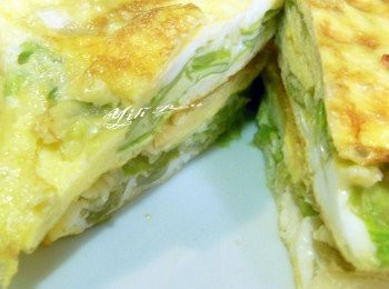 step3: 煎好起鍋對切堆疊再切片.