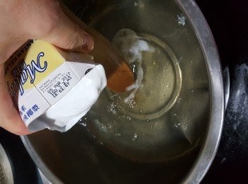 step4: 加入一盒200ml椰漿拌勻