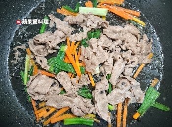 step6: 灑鹽，拌炒均勻即可。