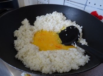 step4: 蛋炒飯食譜：

雞蛋3隻打散    /     冷飯6碗      /  1.5茶匙     /     鹽1茶匙