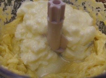 step4: 再加入乳酪攪混。