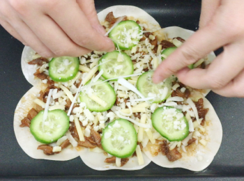 step8: 開細火焗佢5分鐘，完成。（我用Bruno)
明火細火焗佢5分鐘,完成。(煮食爐）
餘熱180度15分鐘，之後放入焗爐焗5分鐘，完成。(焗爐）