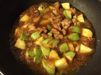 step6: 加入生粉水煮至汁濃