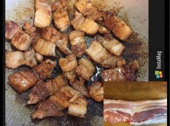 step1: 五花肉切成0.3公分片狀，鍋中不放油，將五花肉片淋上醬油，煎至2面上色