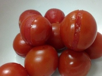 step3: 像這樣把皮去掉~ (一顆一顆撥有點搞剛 )