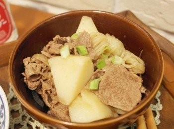 step8: 一口咬下鬆軟的馬鈴薯~~這就是日本媽媽味呀&gt;////