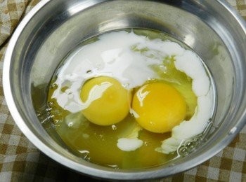 step3: 蛋加牛奶打勻