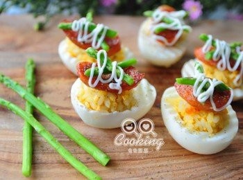 step8: 迷你香腸蛋包飯，每一口都有香氣十足與魚卵口感，好吃又美味!