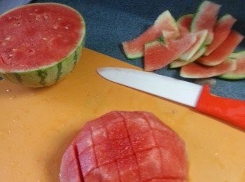 step2: 做A部份-西瓜啫喱面:
將西瓜切粒