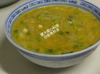 step1: 白飯魚冼乾淨，勵乾水， 將所有材料拌匀。
