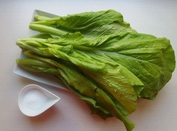 step1: 自製[雪裡紅]:小芥菜 一大把(約500g),海鹽 1-2大匙 。