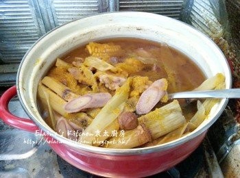 step8: 加少許鹽調味拌勻轉用大火再煲滾 , 熄火蓋上蓋焗30分鐘即可