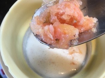 step5: Blend好後放入雪糕機膽。
如果想口感好D，可以加入生果粒。