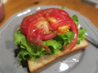 step3: 鋪上生菜番茄