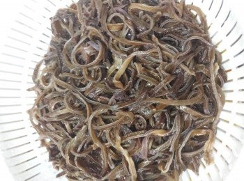 step2: 再放入電飯煲內，加1杯熱水按「開始」制焗煮15分鐘。