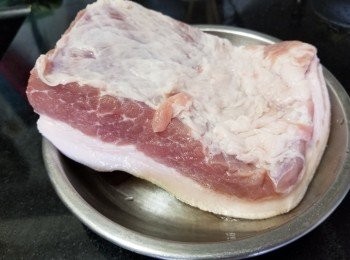 step1: 五花腩，已放湯煲 1 小時