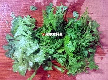 step2: 香菜切碎。