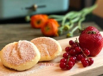 step2: -用平底煎pan, 以小火預熱
-已湯匙輕柔地加入粉漿、加蓋焗5分鐘
-輕力反轉、再焗3-5分鐘至全熟